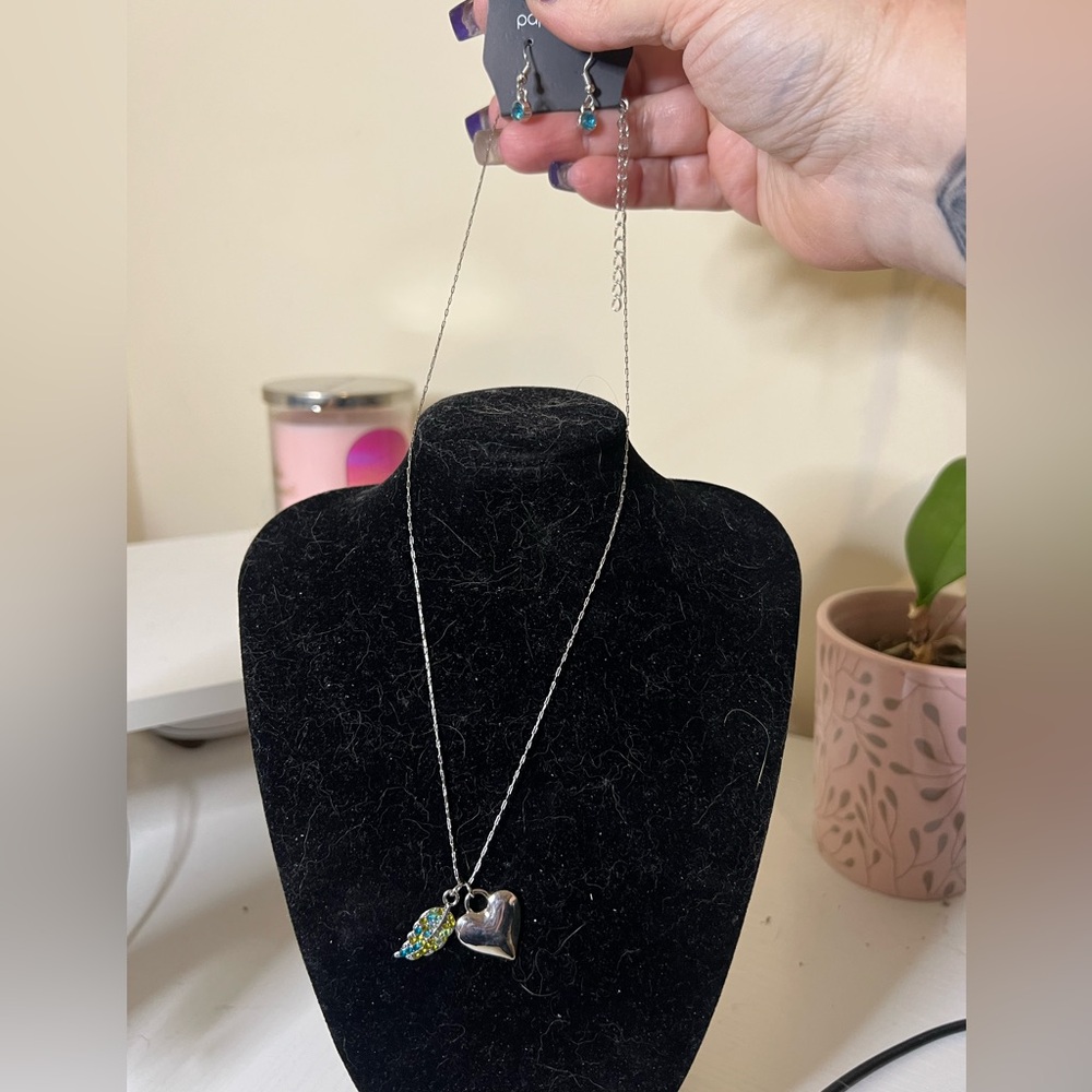 paparazzi Silver Heart Necklace with Iridescent Blue-Green Feather Charm